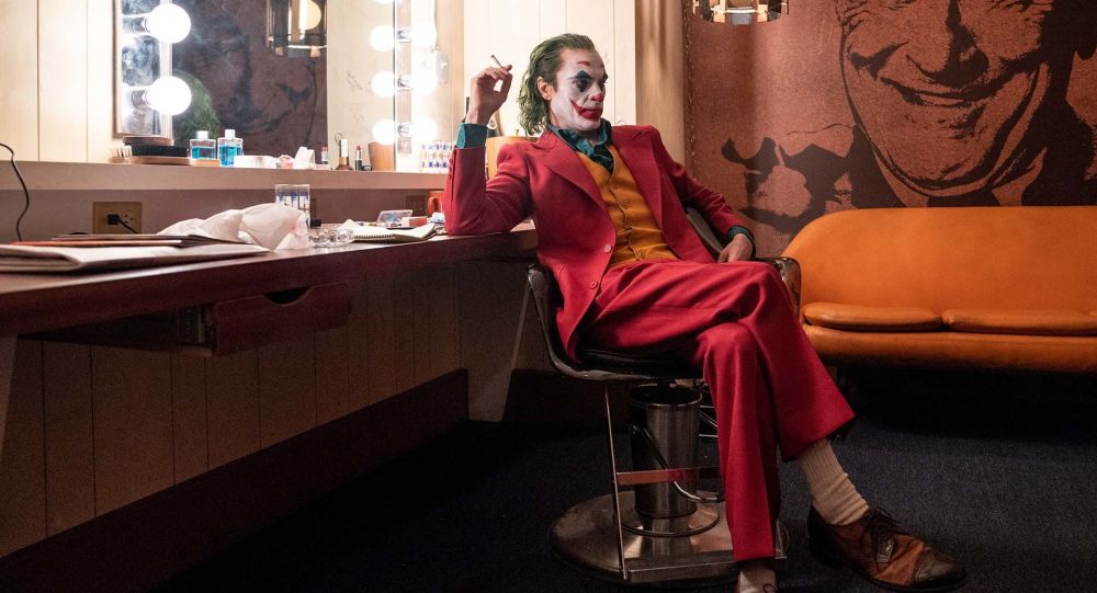 Хоакин Феникс в роле Джокера в одноименном фильме2