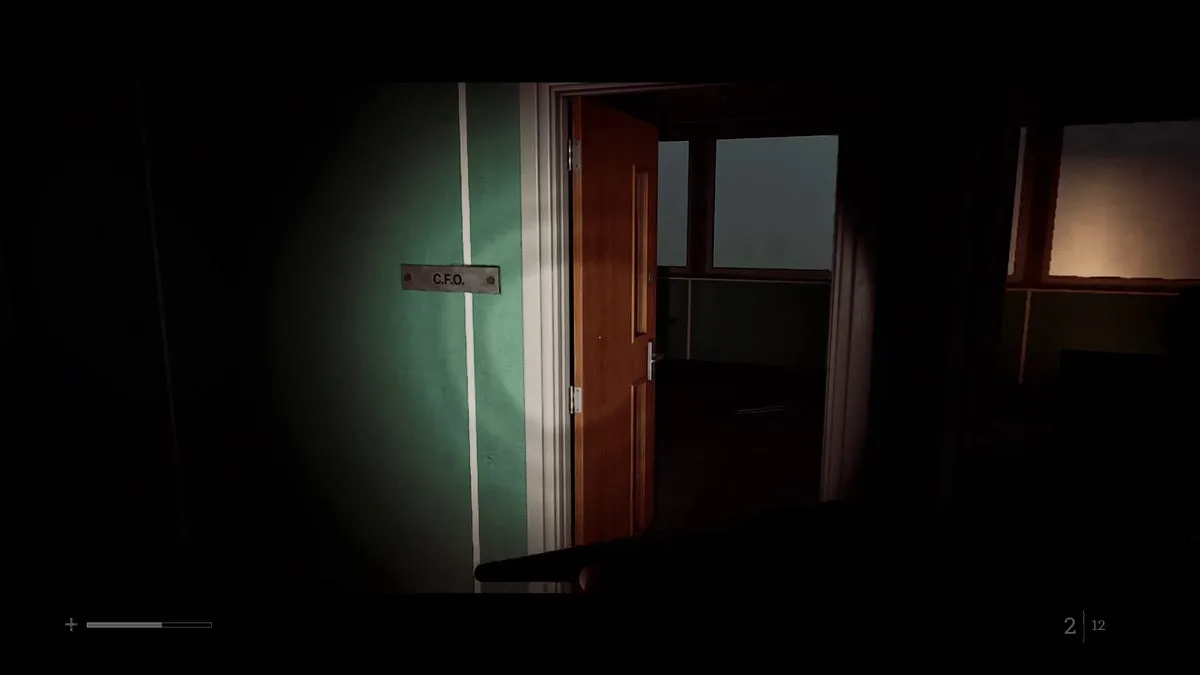 Ричард подходит к кабинету CFO в Silent Hill Townfall