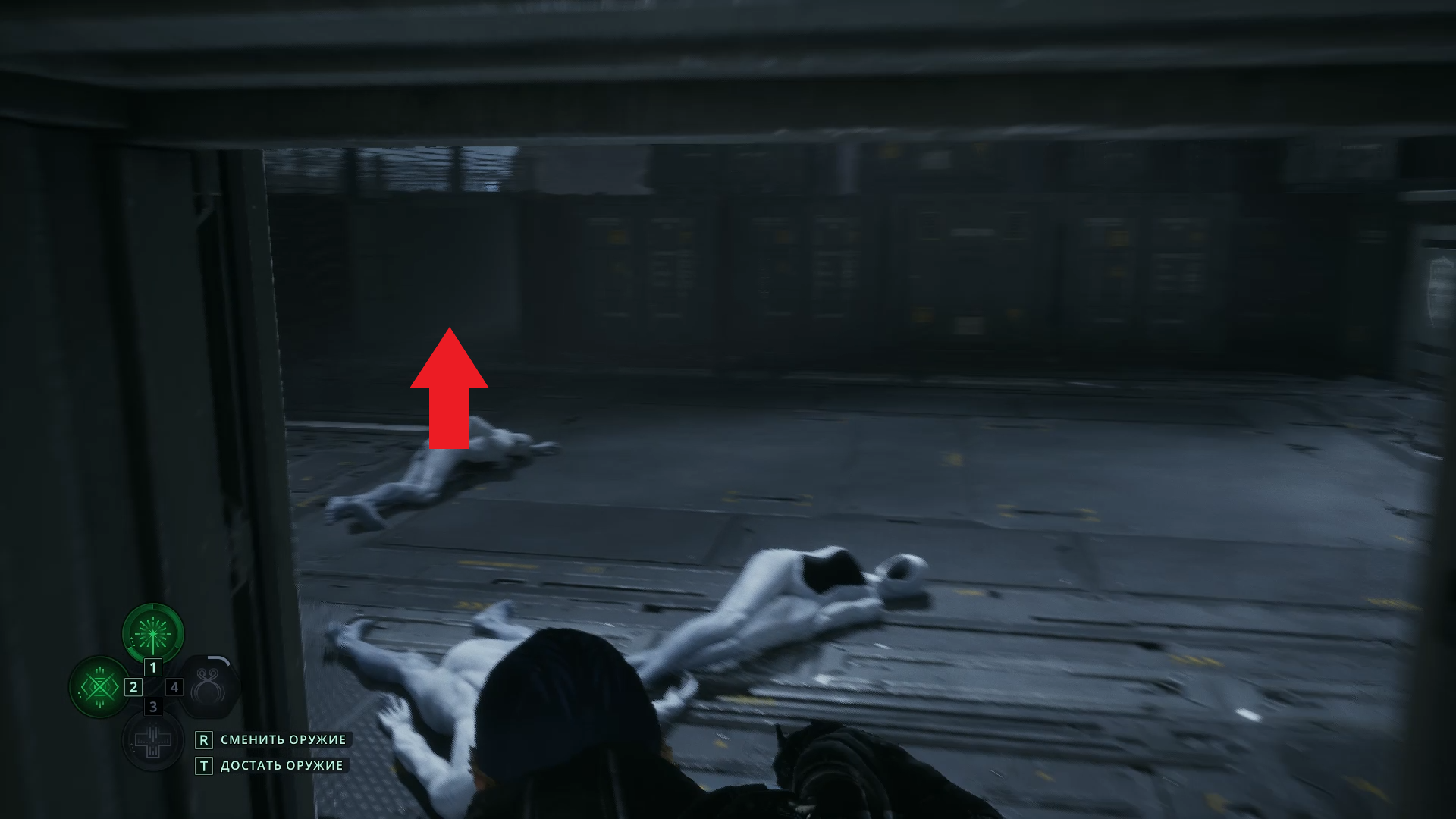 Закрытые ворота требуют обхода через контейнеры