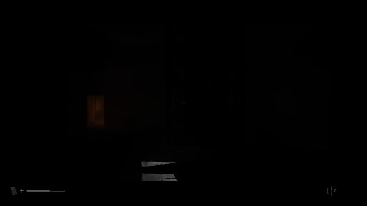 Светящаяся дверь вдалеке в Silent Hill Townfall