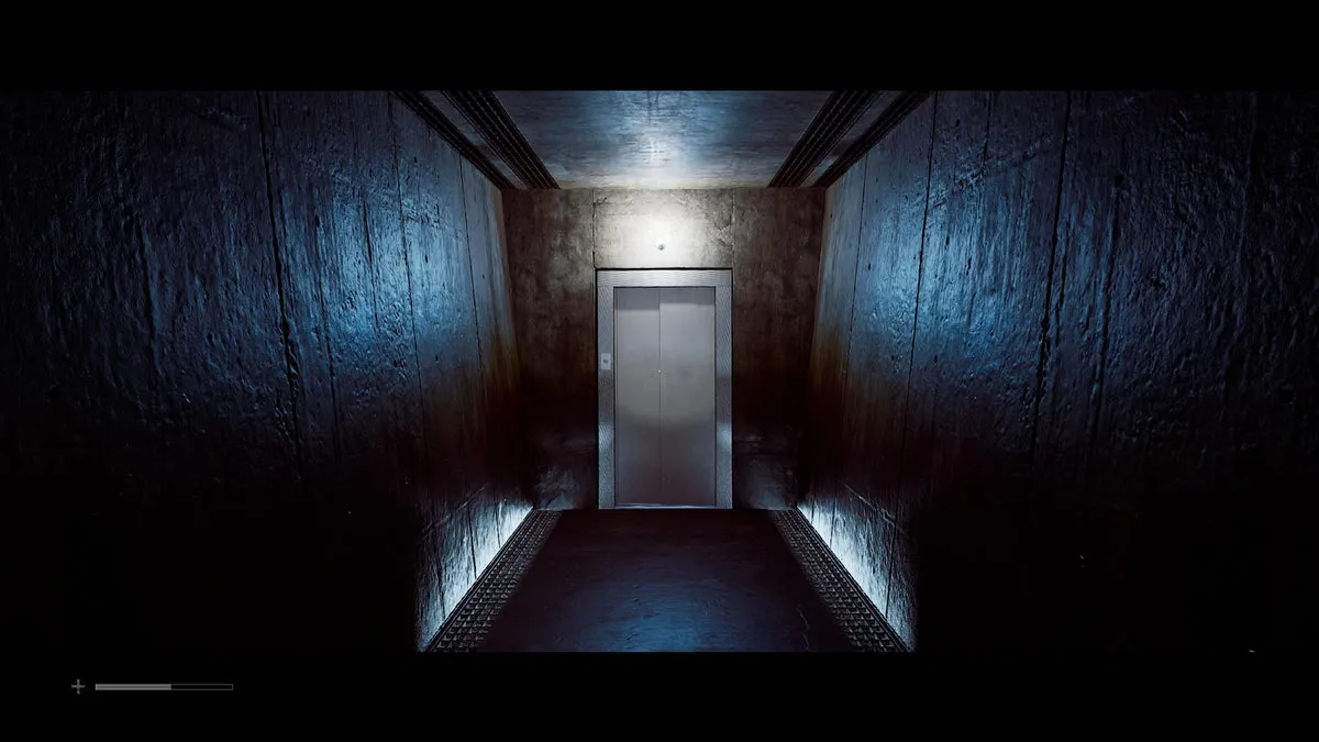 Саймон подходит к лифту в Silent Hill Townfall