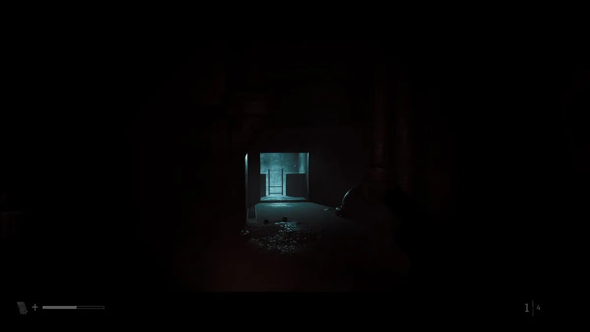 Саймон идёт к лестнице вдалеке в Silent Hill Townfall