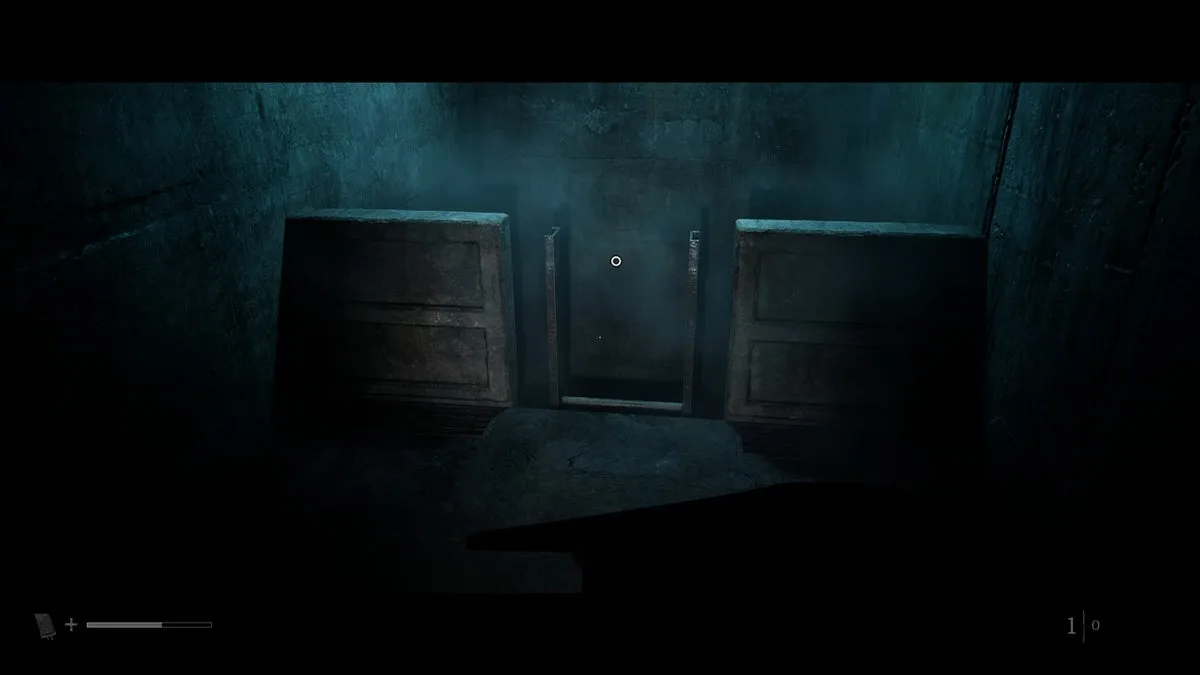 Саймон подходит к лестнице в Silent Hill Townfall