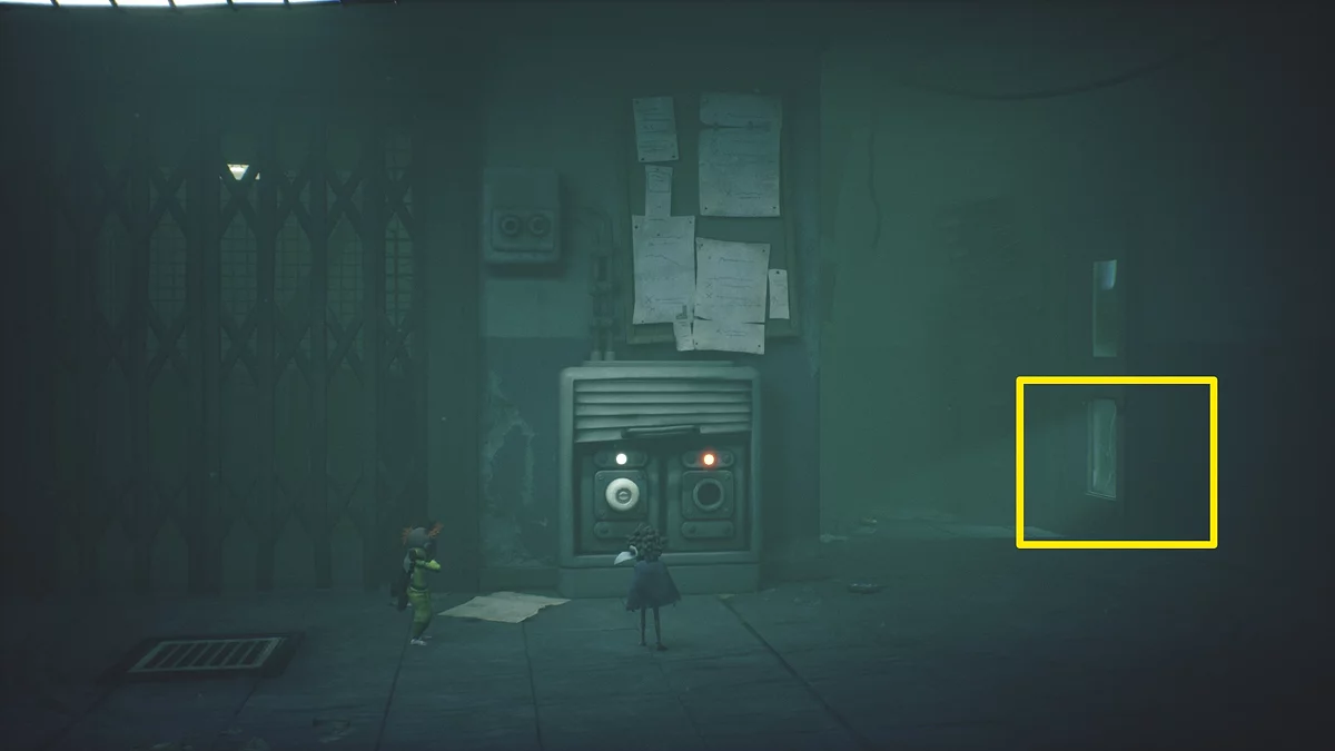 Разбитое стеклянное окно в двери на складе в Little Nightmares 3