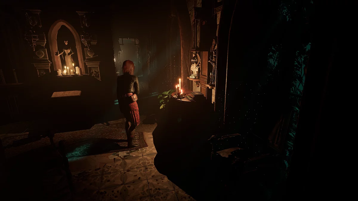 Темный коридор обители без освещения