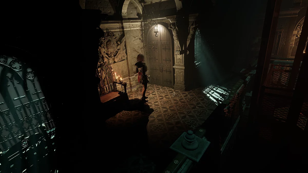 Ржавый замок на двери в Клуатр