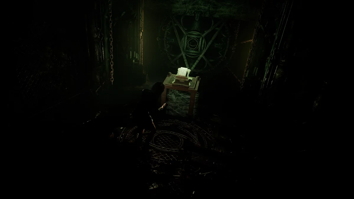 Коридор склепа ведущий к залу с пьедесталом