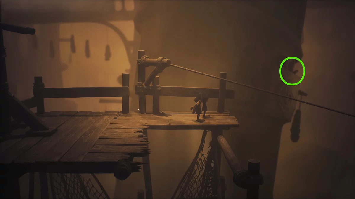 Шестой ворон сидит на гигантской колонне возле деревянной башни