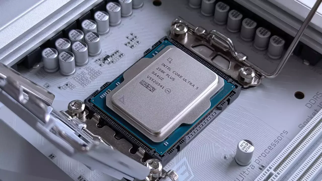 Свежий процессор Intel Core Ultra 5 250K Plus