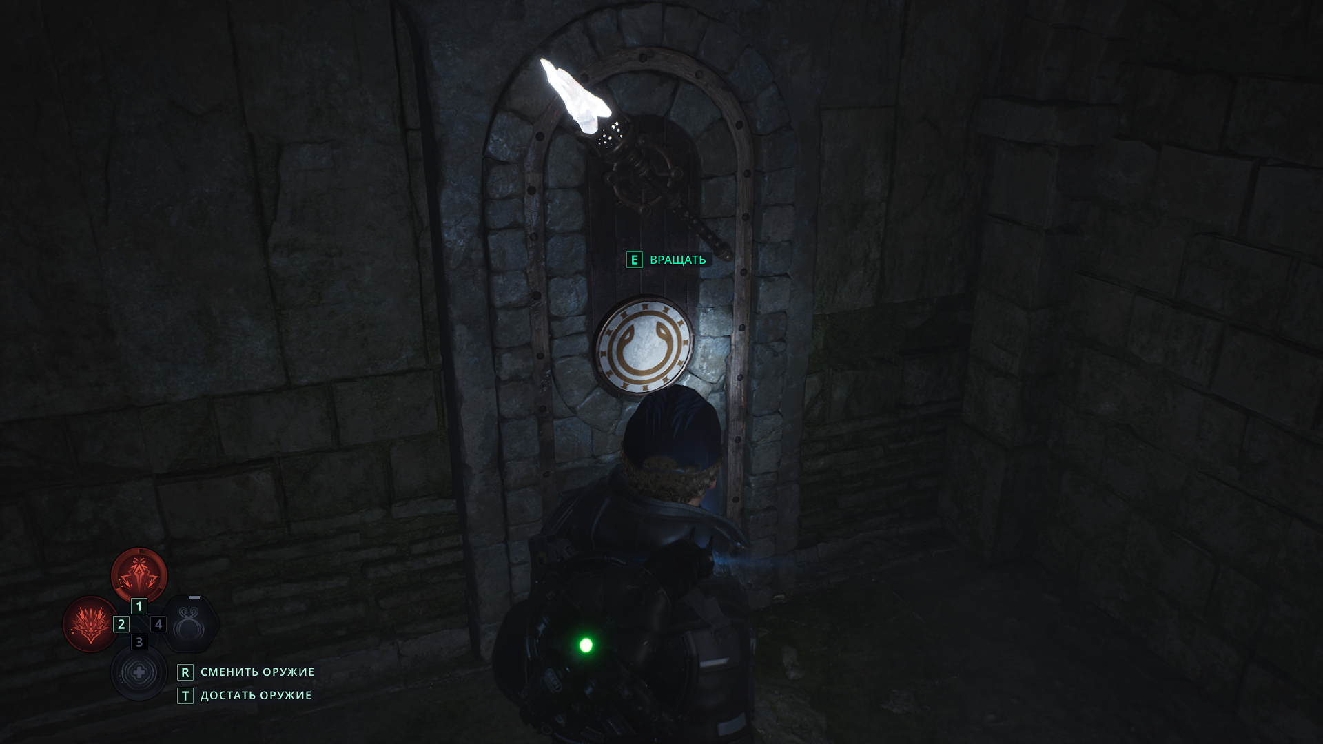 Открытая дверь в сокровищницу под башнями