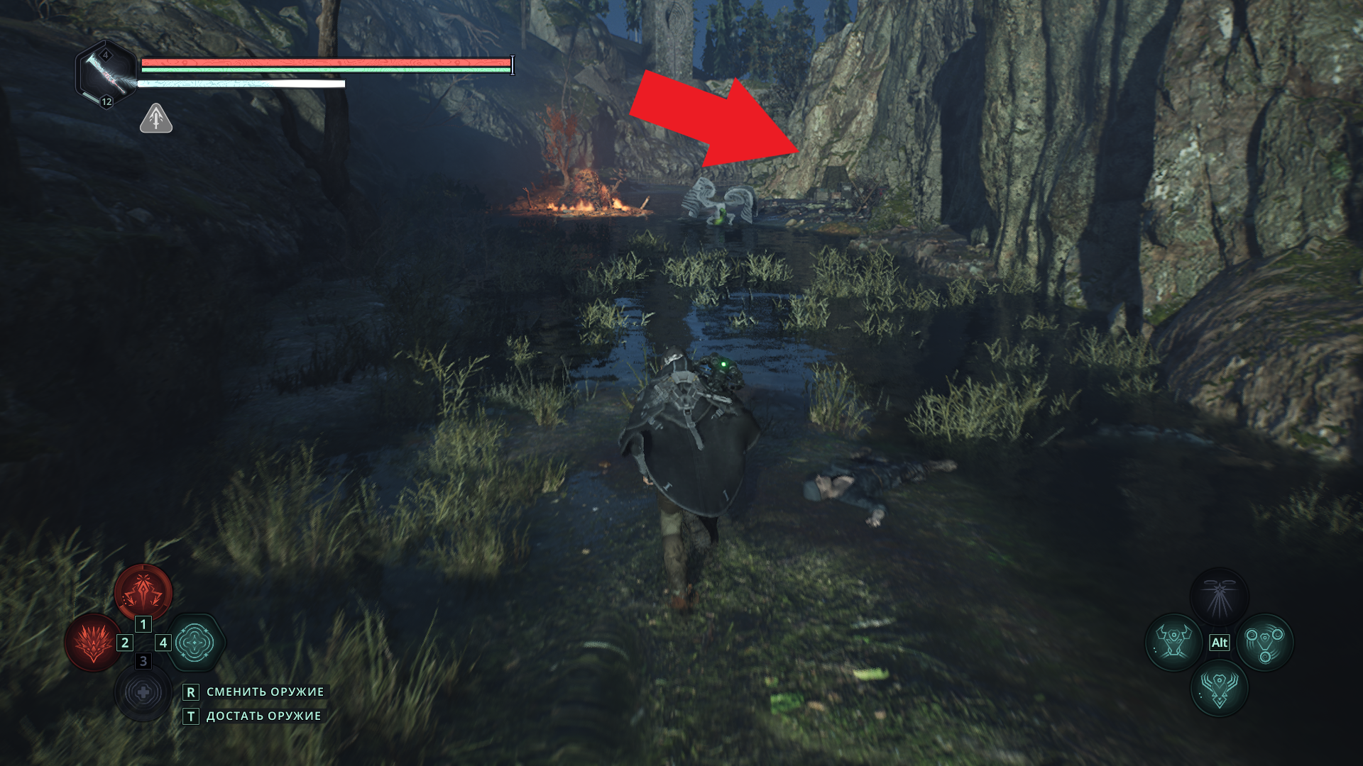 Вход в катакомбы в ущелье слева от монастыря Патем