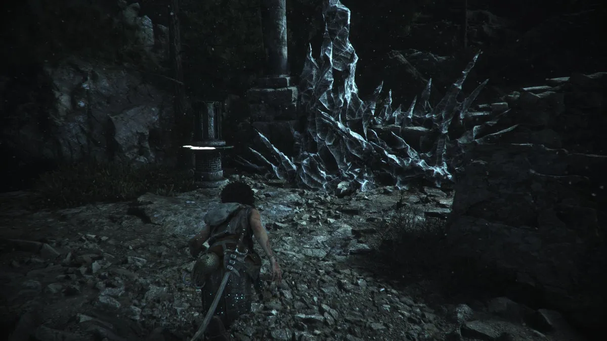 Фонарь, у которого спрятана реликвия «Фосфатное кольцо», в Resonance: A Plague Tale Legacy