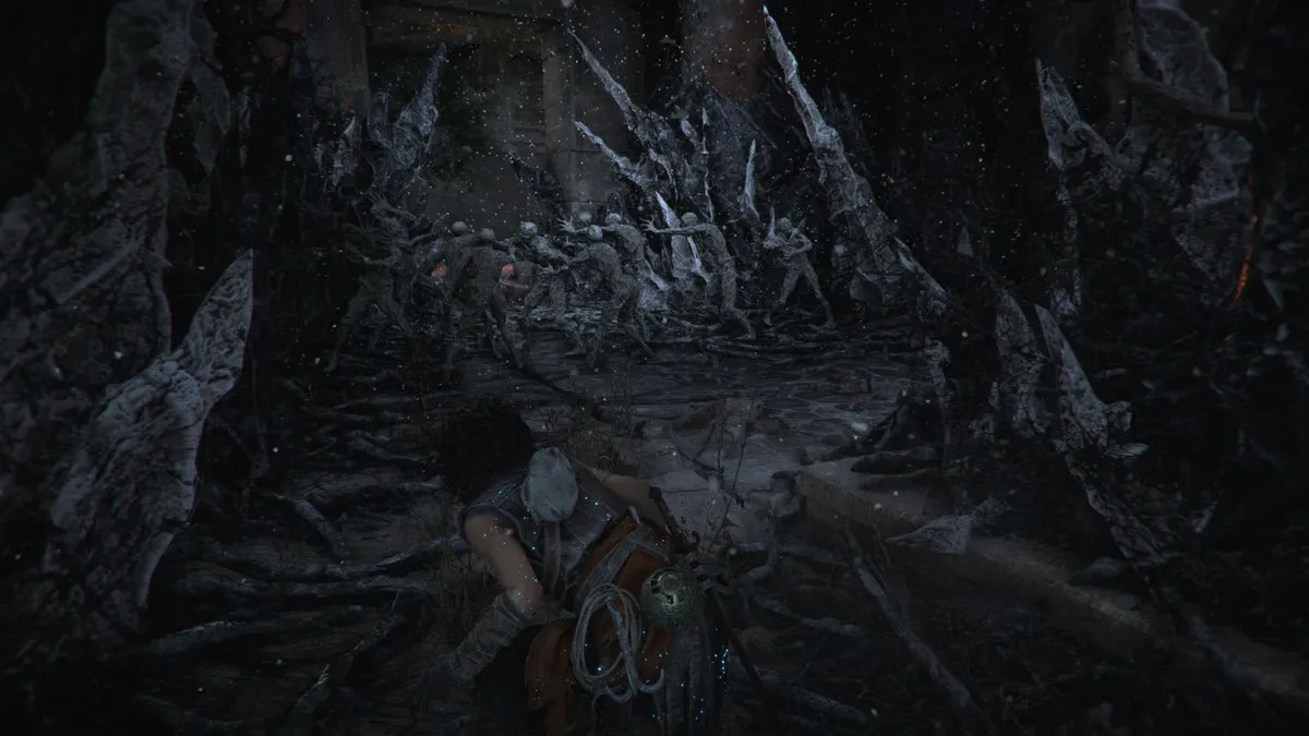 София приближается к окаменевшим врагам в Resonance: A Plague Tale Legacy
