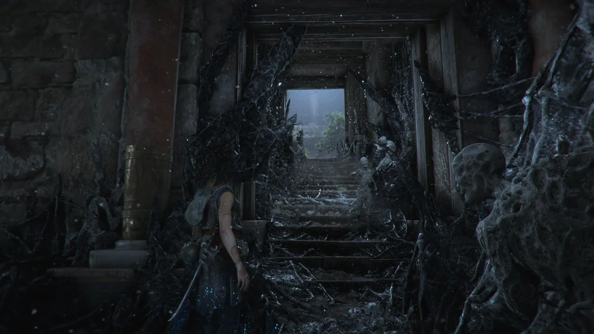 София у лестницы во дворце Миноса в Resonance: A Plague Tale Legacy