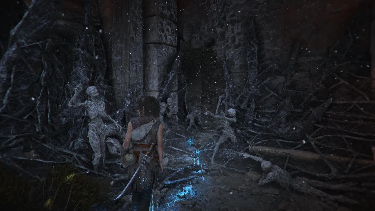 София пробирается сквозь просвет в пепле в Resonance: A Plague Tale Legacy