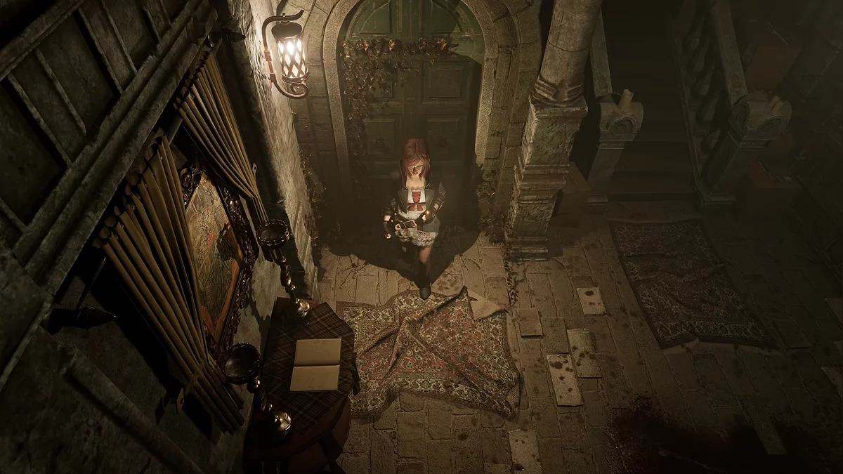 Первый дневник сестры Мириам на тумбочке возле двери музея