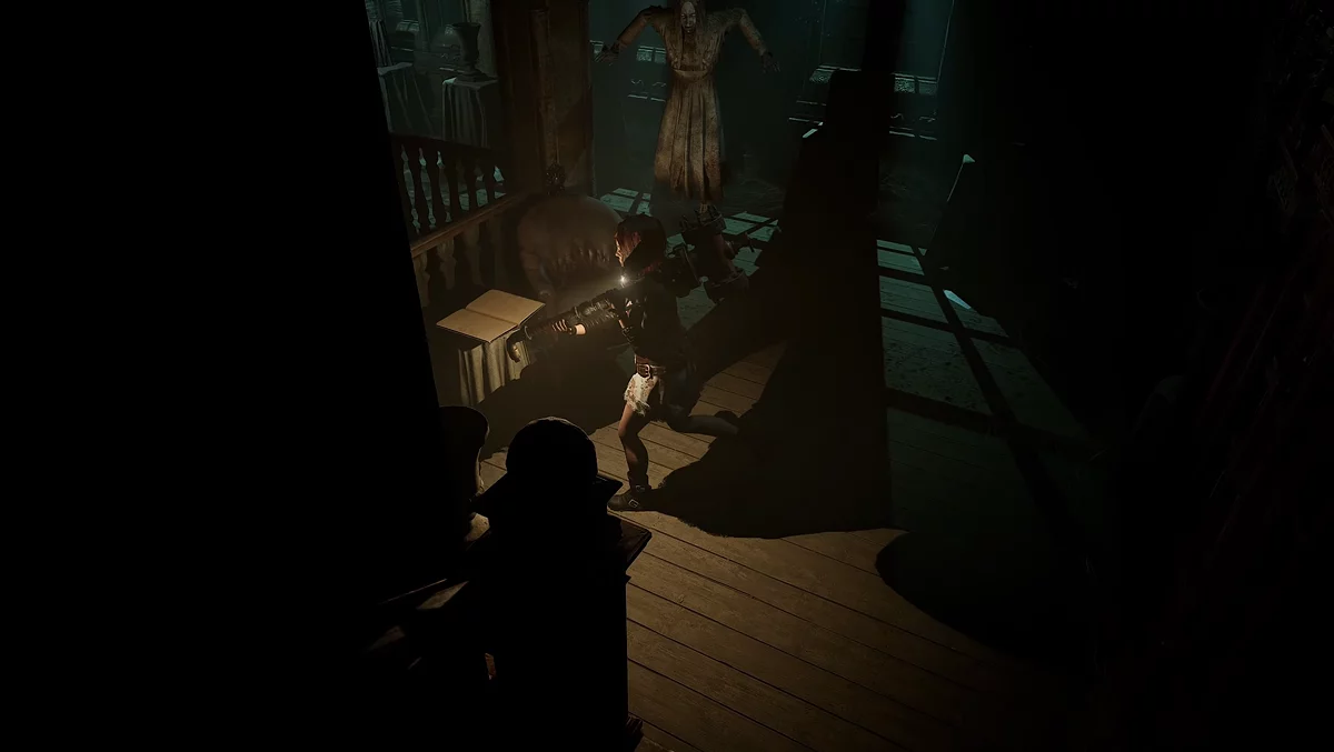 Шестая часть дневника Мириам на столе рядом с креслом в трапезной