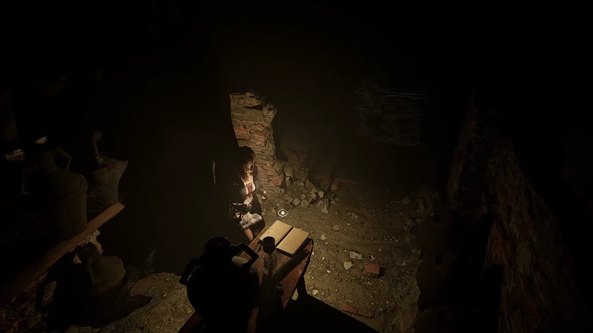 Вторая часть дневника Люсии на столе в руинах темницы обители