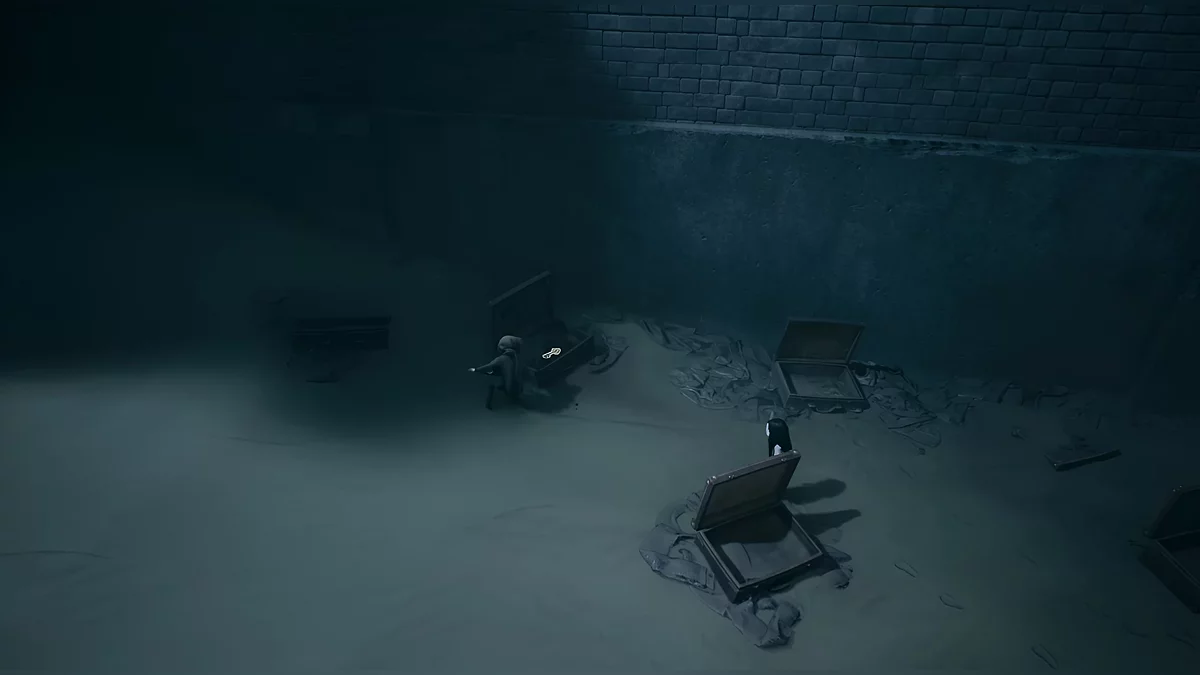 Поиск золотого ключика среди чемоданов на песчаном берегу