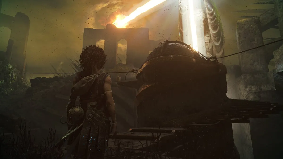София смотрит вверх на платформу с постаментом в Resonance: A Plague Tale Legacy