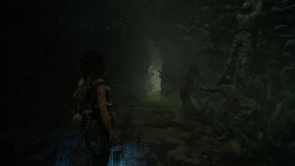 София приближается к узкому проёму в Resonance: A Plague Tale Legacy