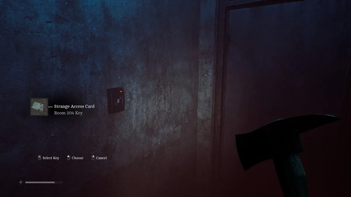 Саймон прикладывает Странную карту доступа к картридеру в Silent Hill: Townfall