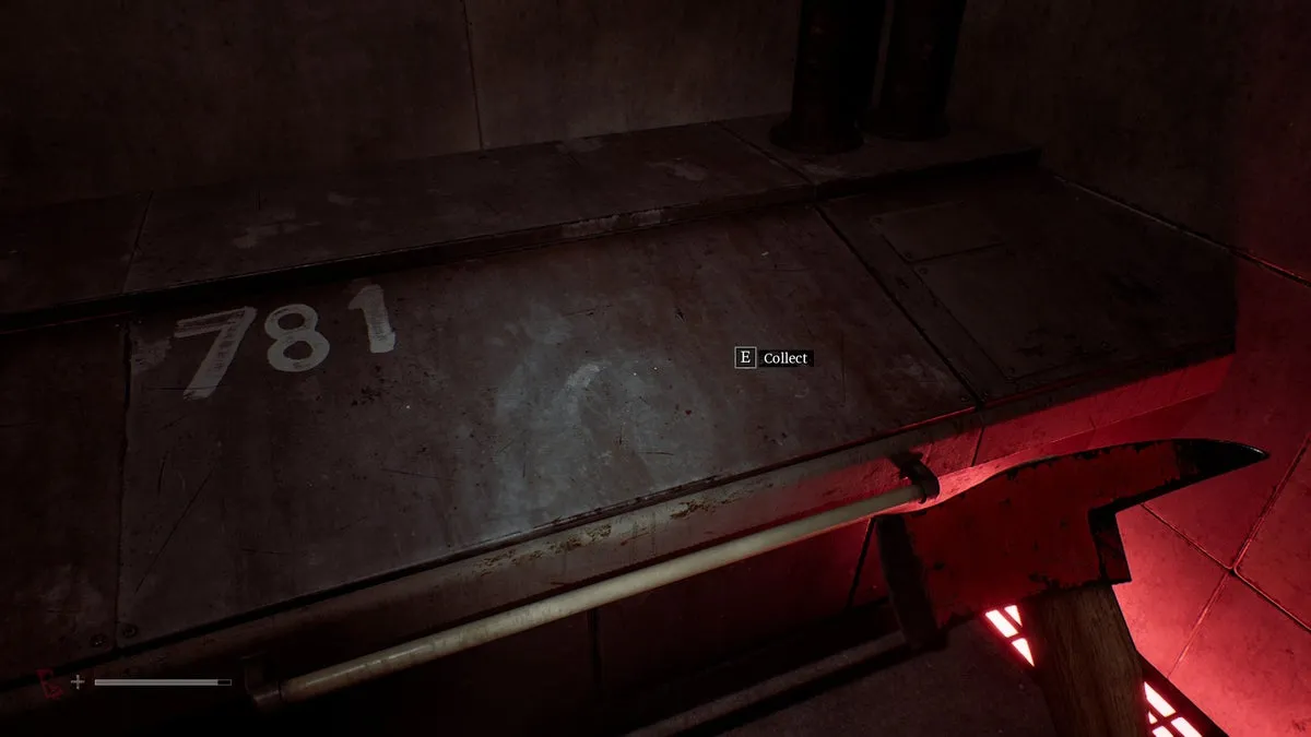 Саймон рассматривает Золотую монету в Silent Hill: Townfall