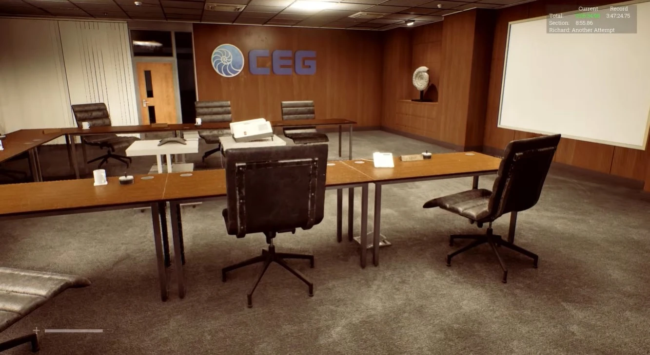 Проектор и зал заседаний в штаб-квартире CEG