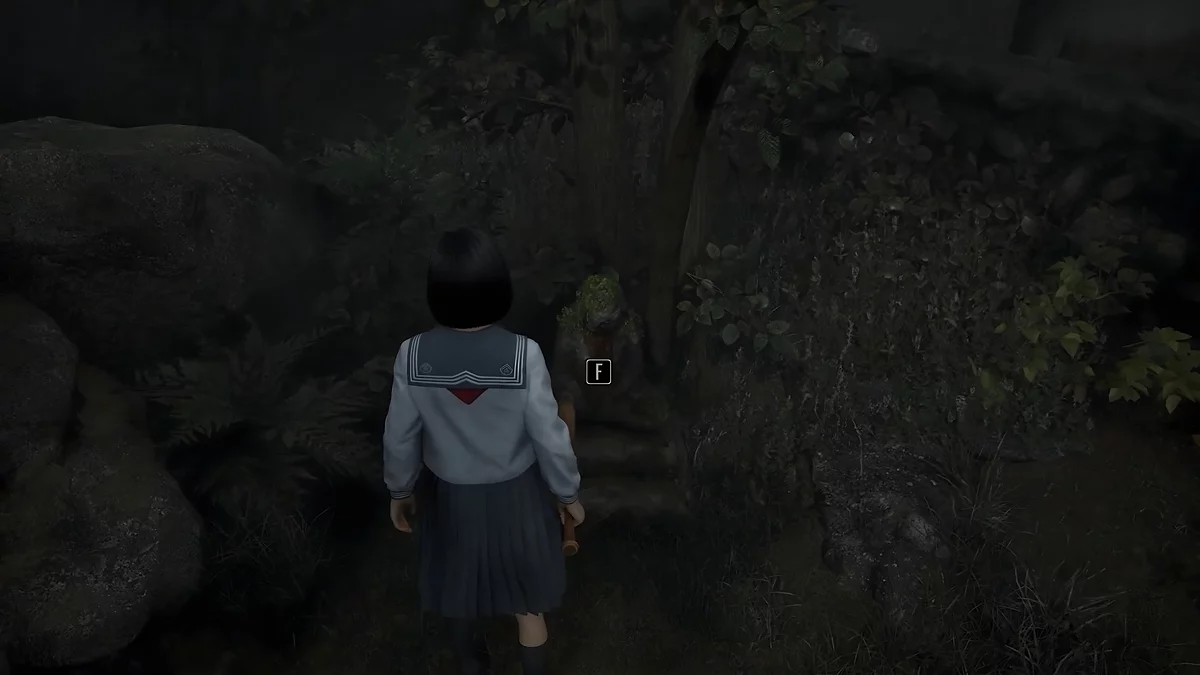 Статуя Дзидзо у дерева перед домом Silent Hill f