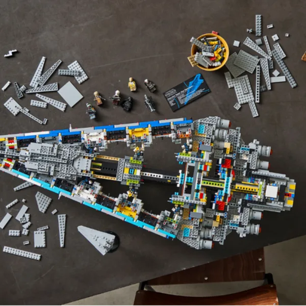 Обложка LEGO Star Wars «Палач»: 6130 деталей и 136 сантиметров длины — флагман Дарта Вейдера стал самой длинной моделью линейки