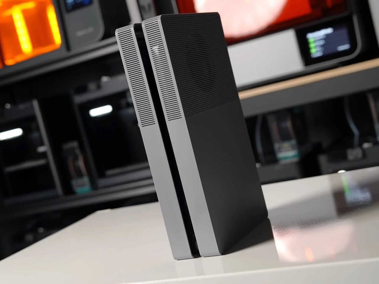 Установка накладных панелей BoxPlates на корпус PlayStation 5