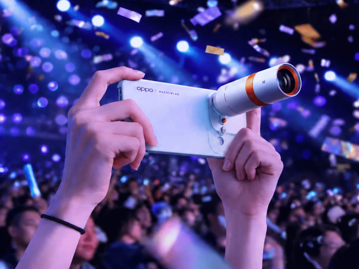 Смартфон Oppo Find X10 с насадкой-телеконвертером