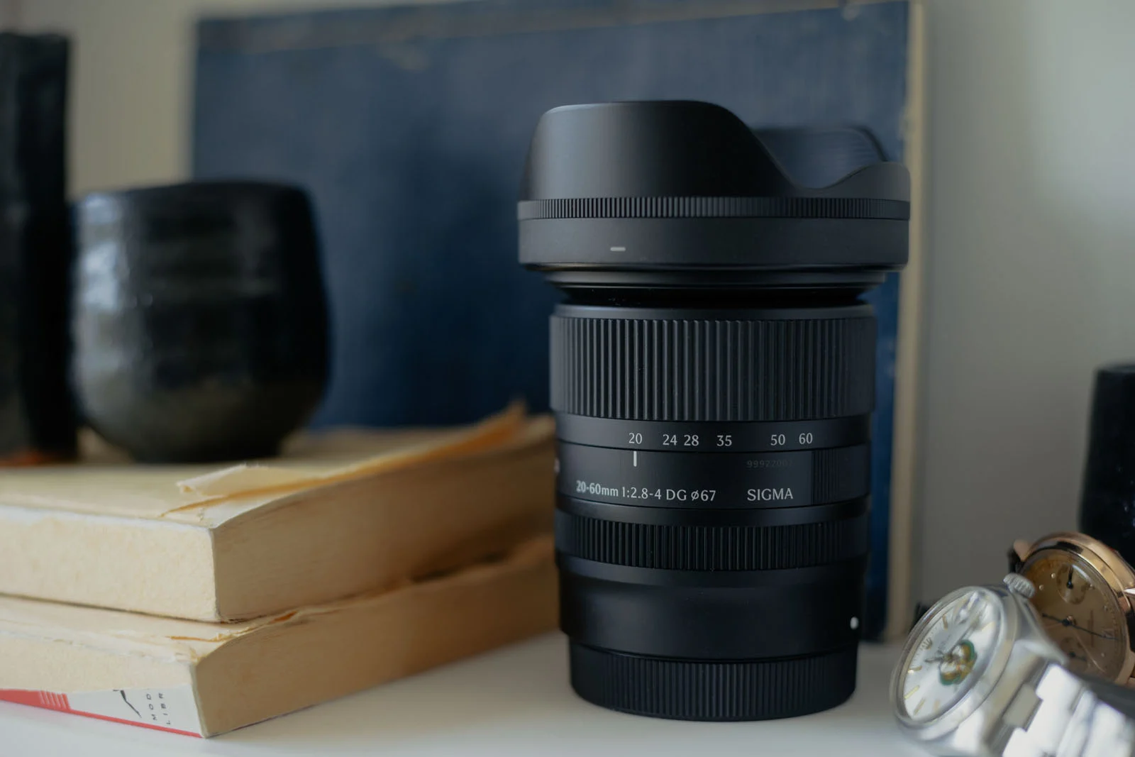 Широкоугольный штатный зум Sigma массой 385 граммов