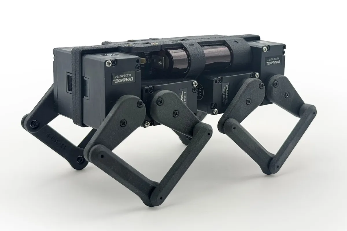Миниатюрный четвероногий робот Q8botOne размером с ладонь