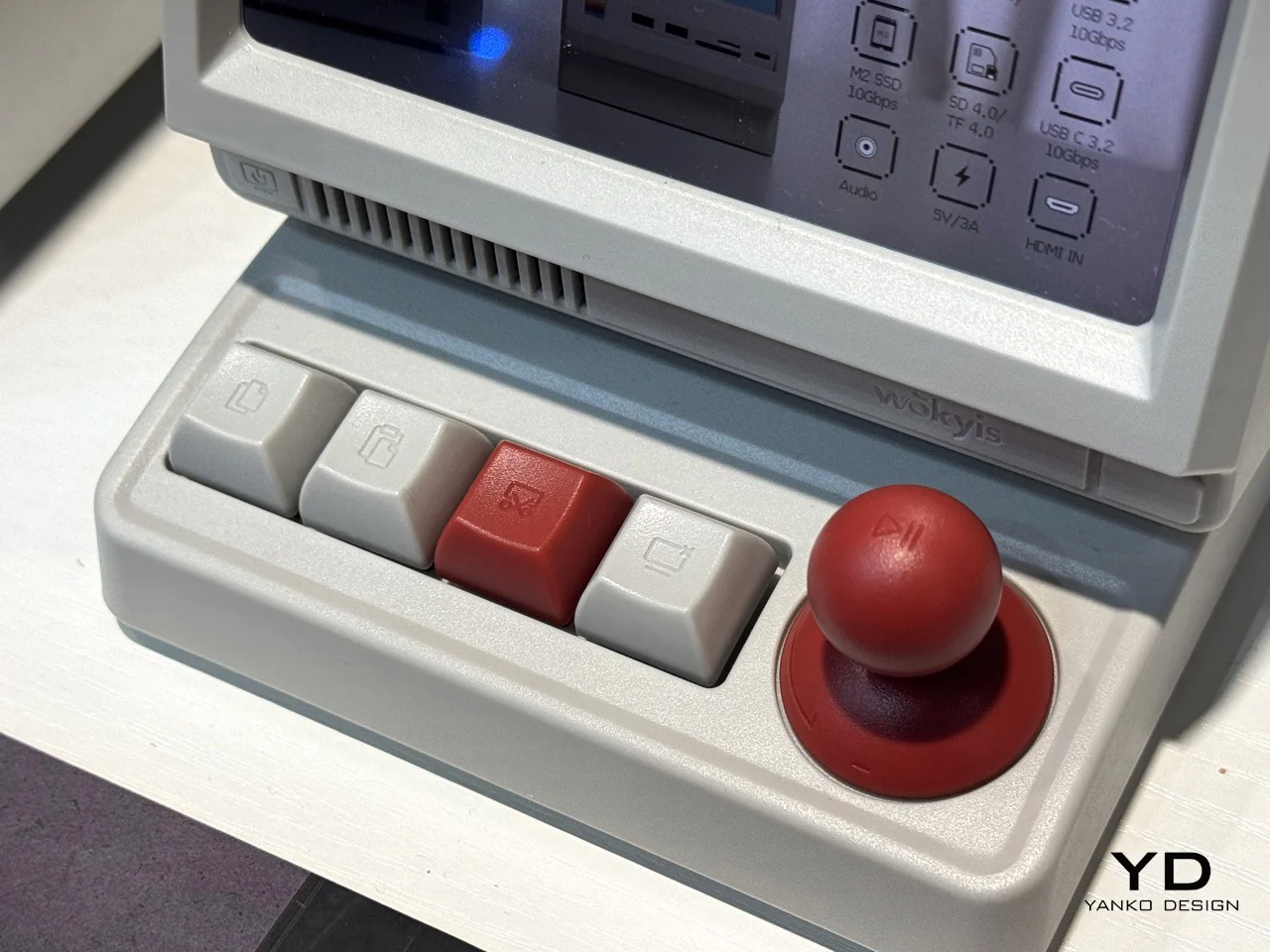 Ретро-хаб Wokyis i5 напоминает силуэтом компактный Macintosh