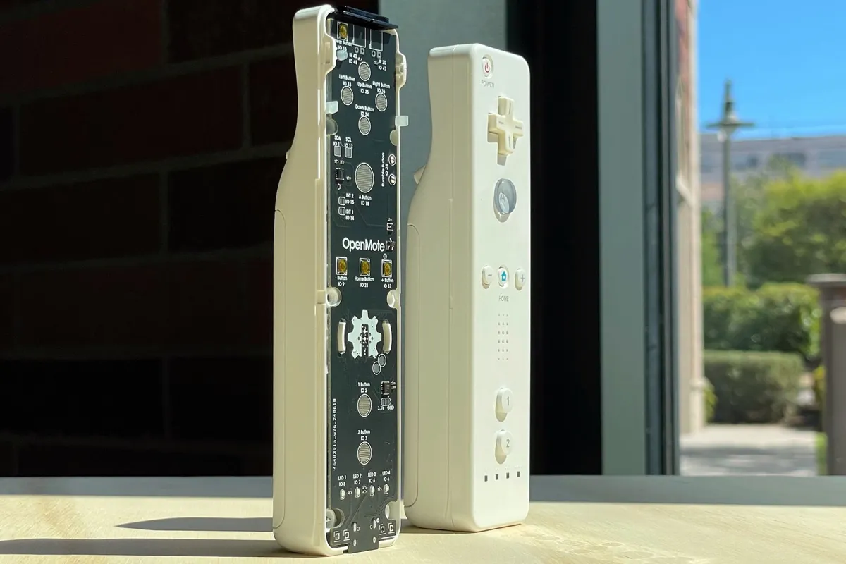 Универсальный пульт OpenMote в корпусе контроллера Nintendo Wii