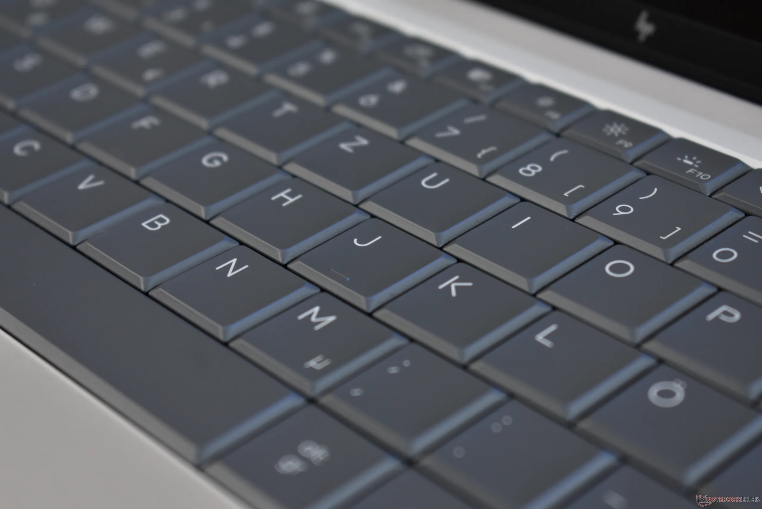 Тёмно-серая клавиатура с безрамочными клавишами ноутбука HP EliteBook X G2i 14