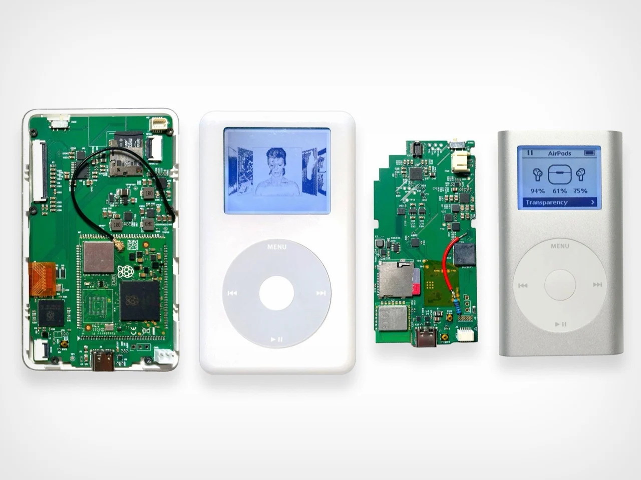 Плата Sprout рядом с корпусом iPod