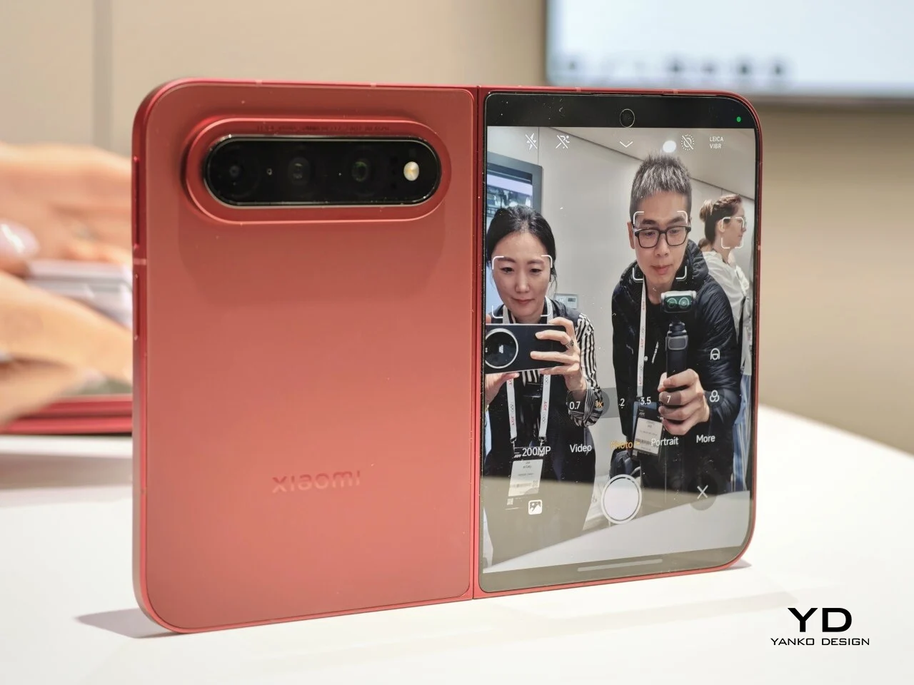 Складной смартфон Xiaomi 18 Fold в раскрытом виде