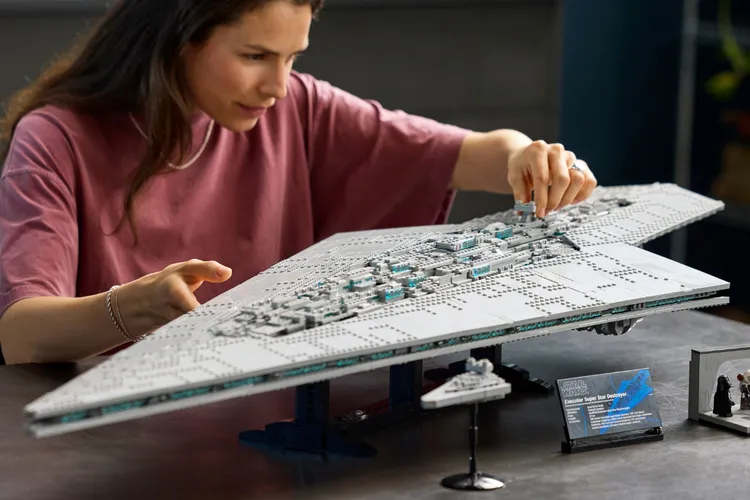 Собранная модель LEGO суперзвёздного разрушителя класса Палач