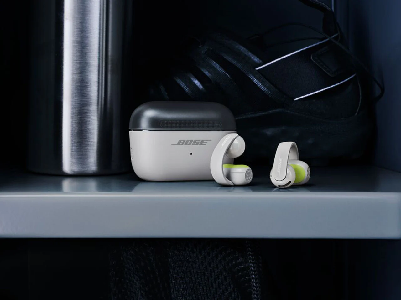 Наушники Bose открытого типа в интерьере