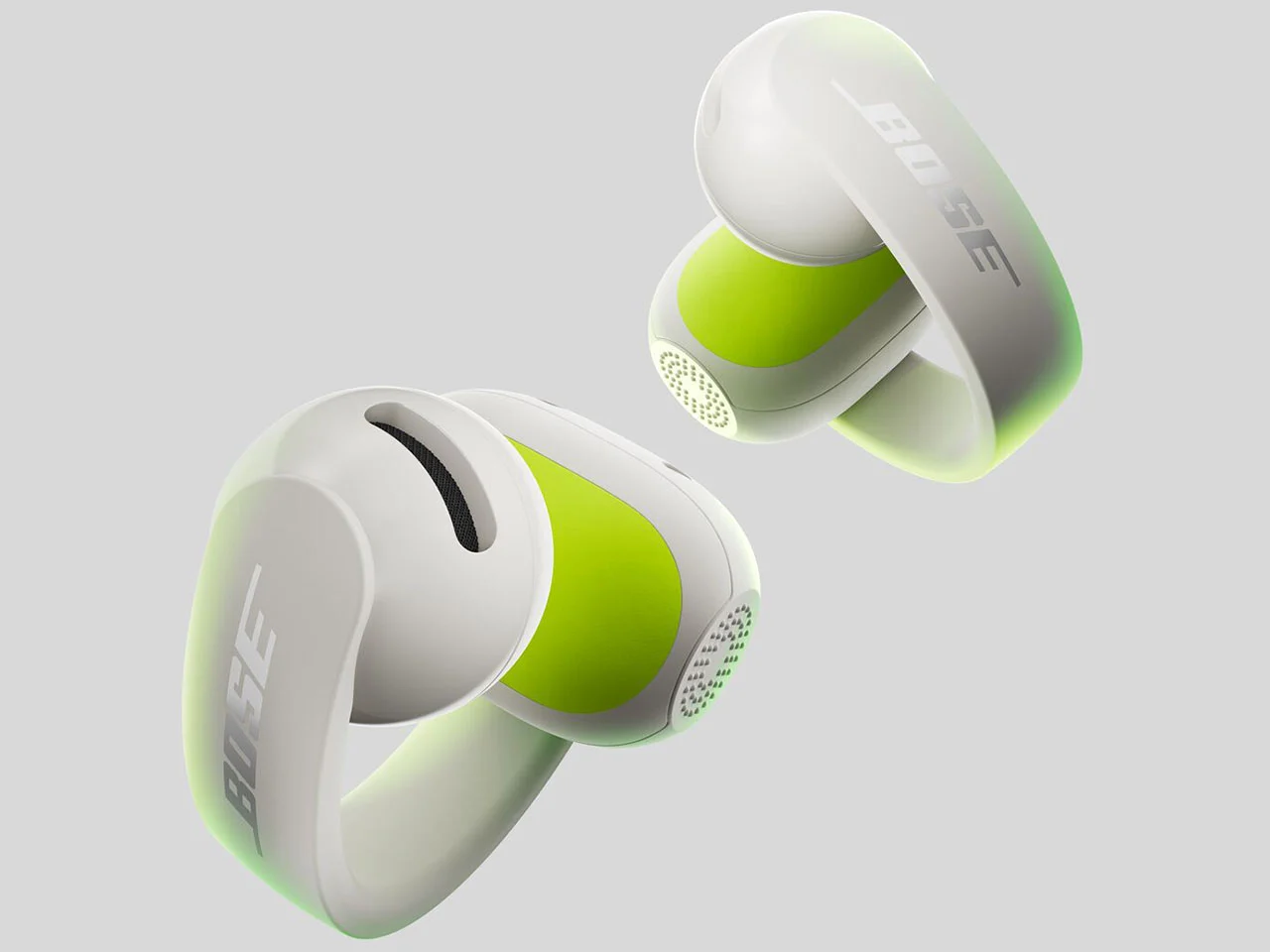 Bose Sport Open Earbuds на ухе во время активности