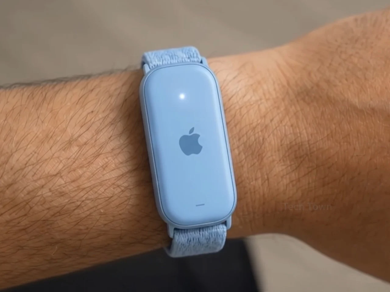 Концепт Apple Watch Air на запястье