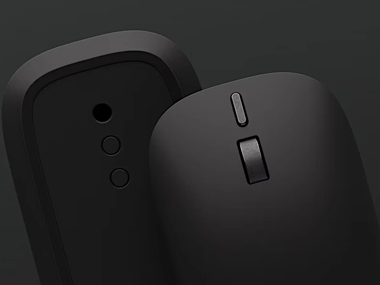 Мышь Microsoft Surface Mouse на рабочем столе рядом с другими аксессуарами Surface
