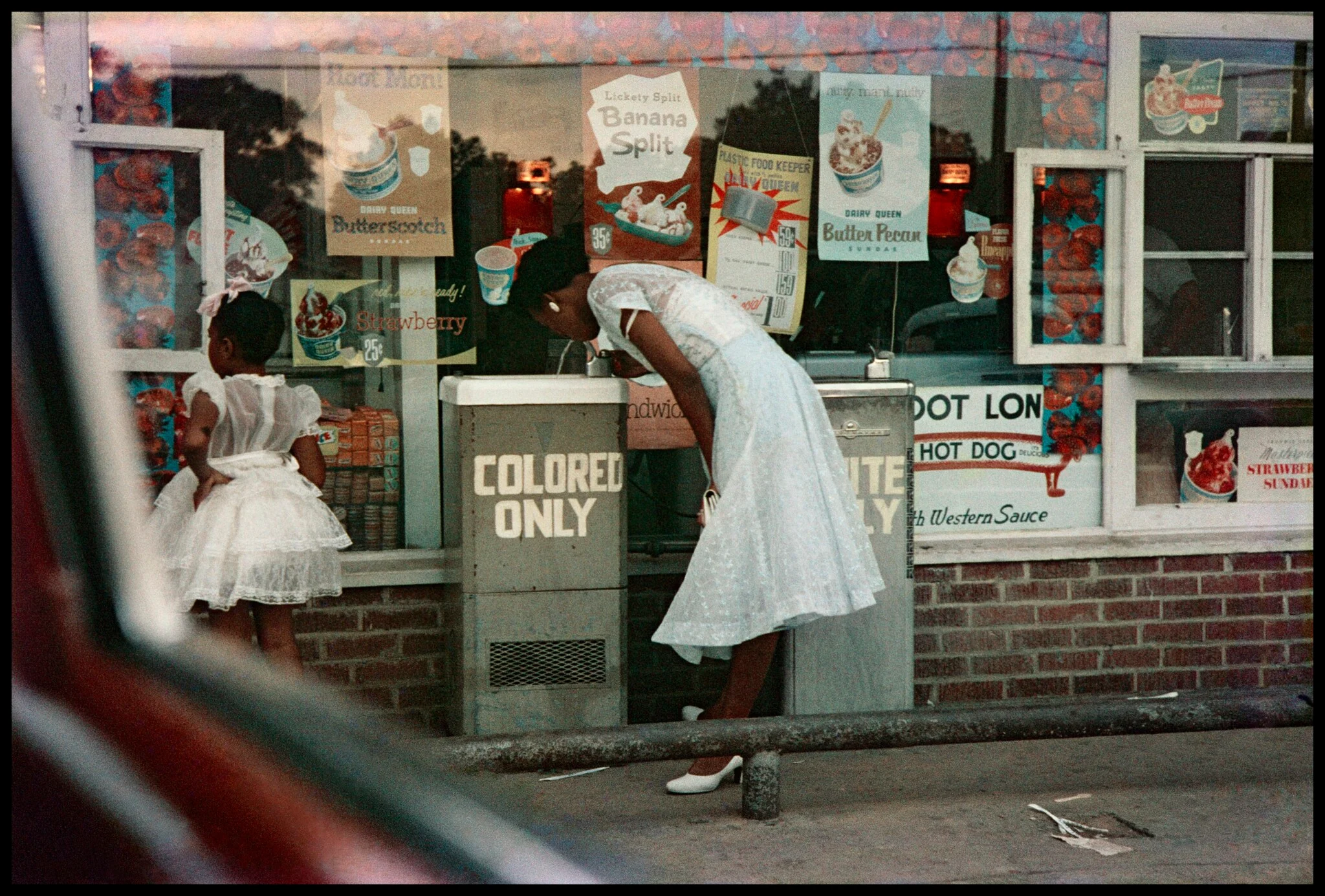 Гордон Паркс. «Drinking Fountains, Mobile, Alabama», 1956 год