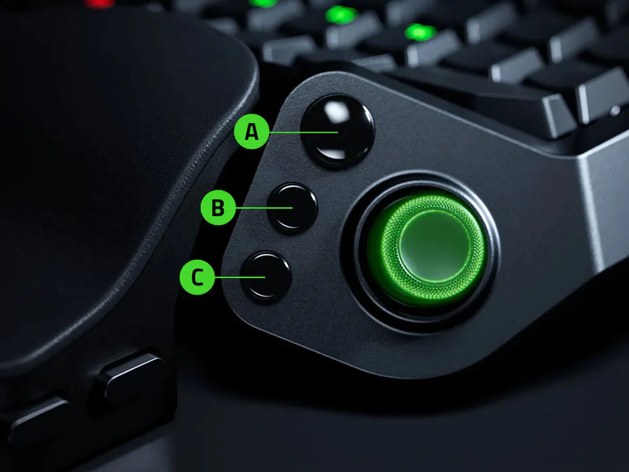 Клавиши с оптическими переключателями на Razer Tartarus V2 Pro