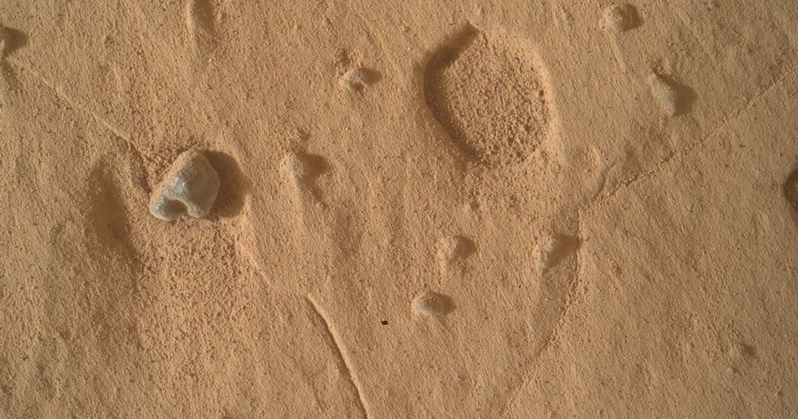 Марсоход Curiosity на поверхности Марса