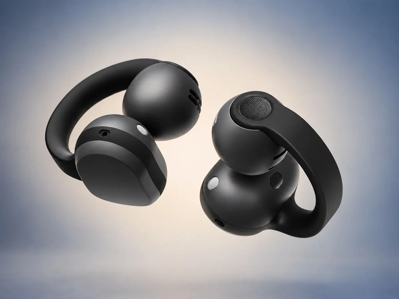 Посадка наушника-клипсы Galaxy Buds On на ухе
