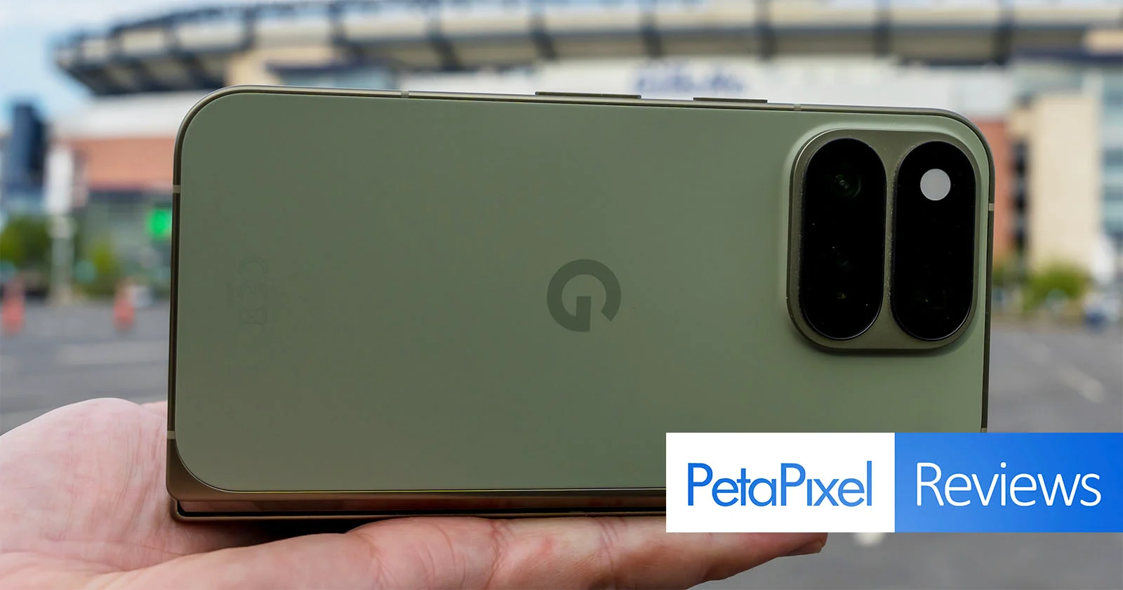 Складной смартфон Google Pixel 11 Pro Fold, общий вид устройства