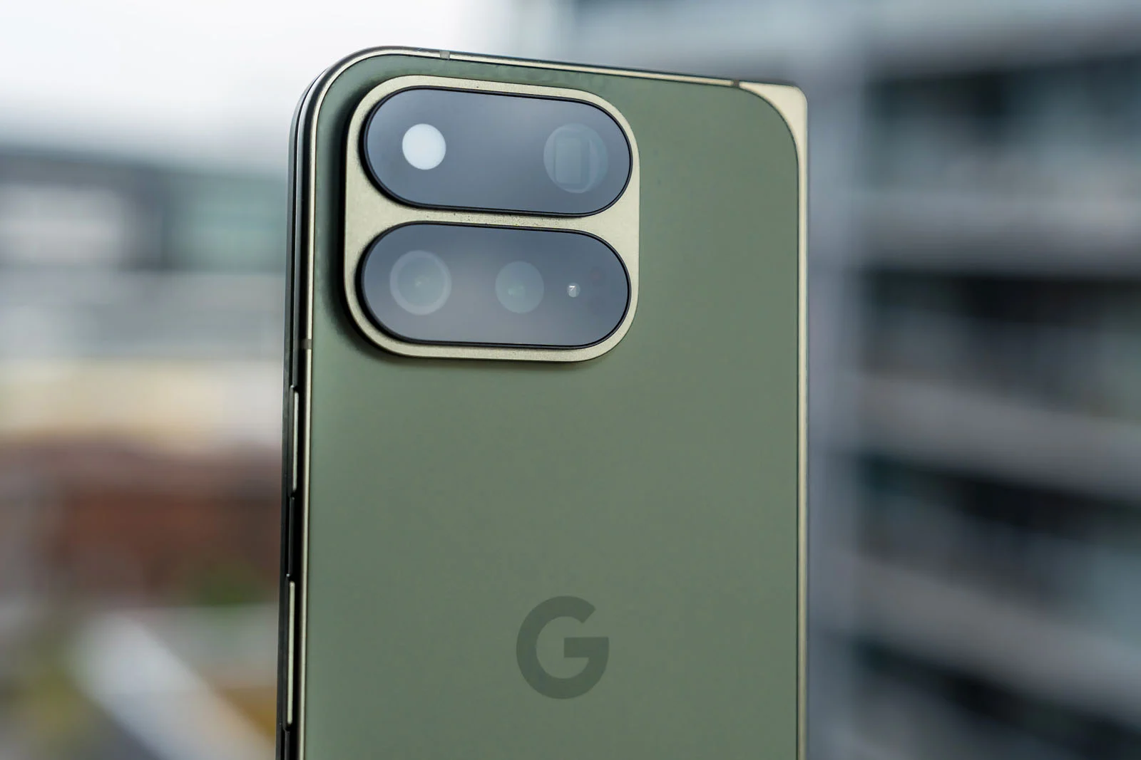 Блок тыльных камер Google Pixel 11 Pro Fold с обновлённым основным модулем